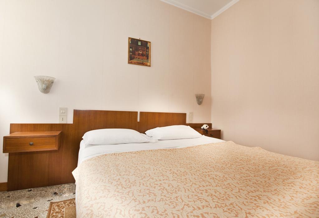 Hotel San Fantin Venice Room photo